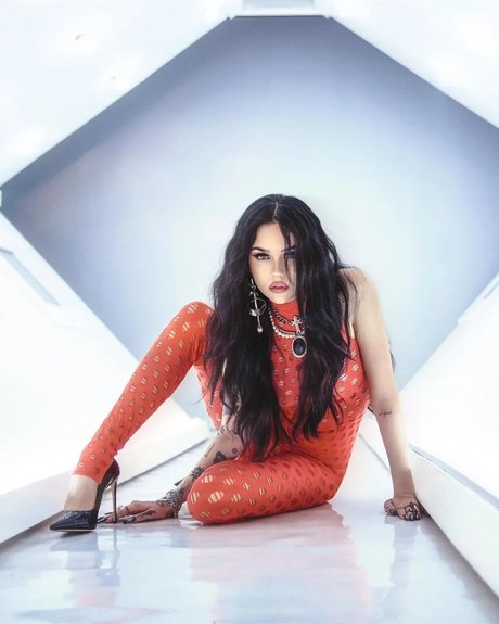 Maggie Lindemann naked pornstar archive