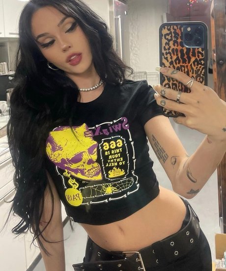 Maggie Lindemann pornstar nude photos