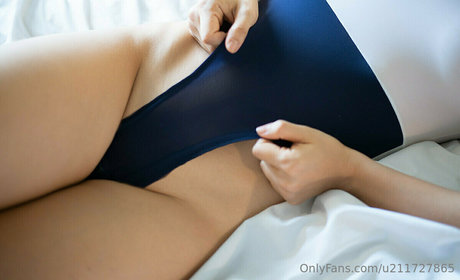 Hot Emma exclusive actress pic