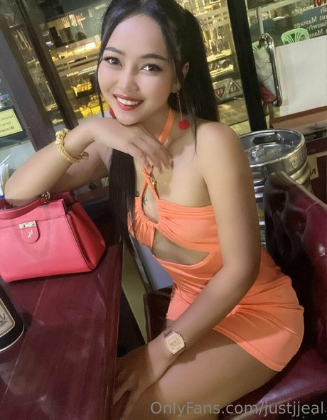 ebony smoking onlyfans xxx picture