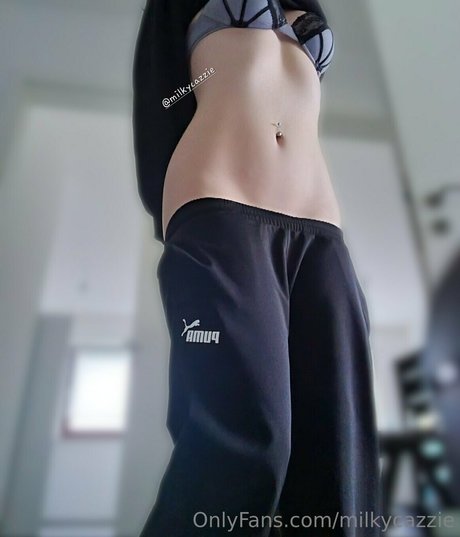 milkycazzie star naked photo