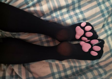 milkycazzie sex model picture