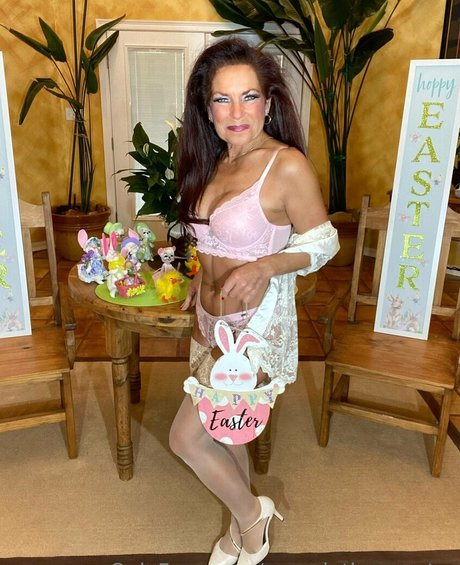 sexy inthecountry model erotic picture