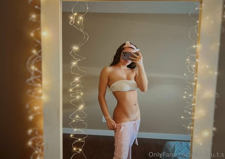 d o n u t s erotic model picture