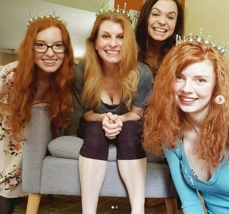 JuliaThongg pornstar pictures