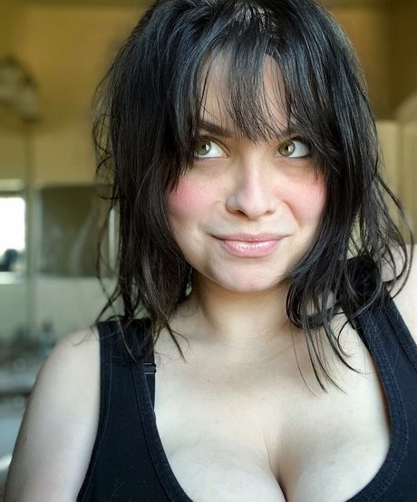 JuliaThongg model perfect photos