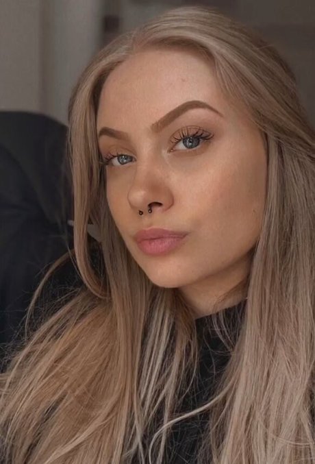 emaazing best model image