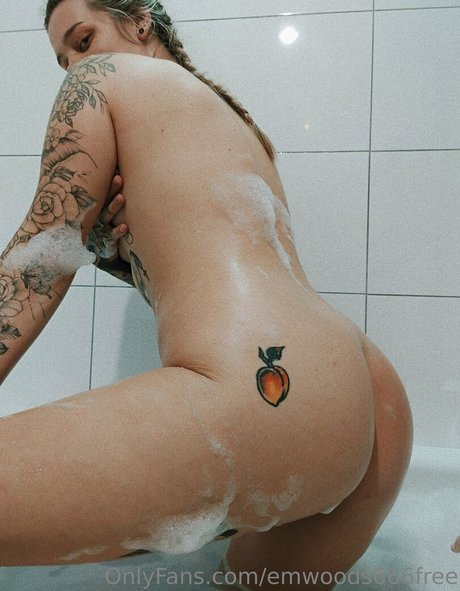 emwoods666free model pretty picture