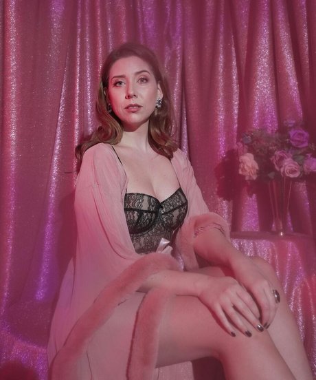 Hazel Hayes model img