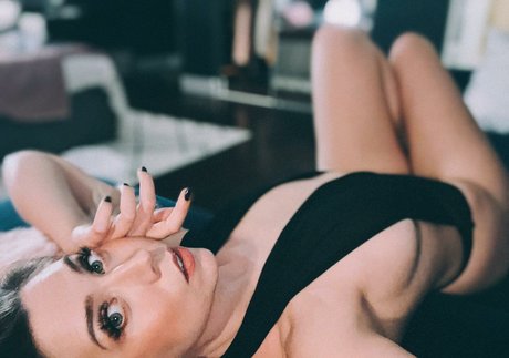 Hazel Hayes hd model photos