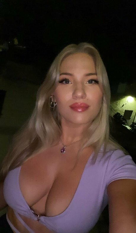 Anja Nissen beautiful star photo