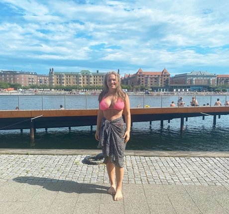 Anja Nissen star sexy image