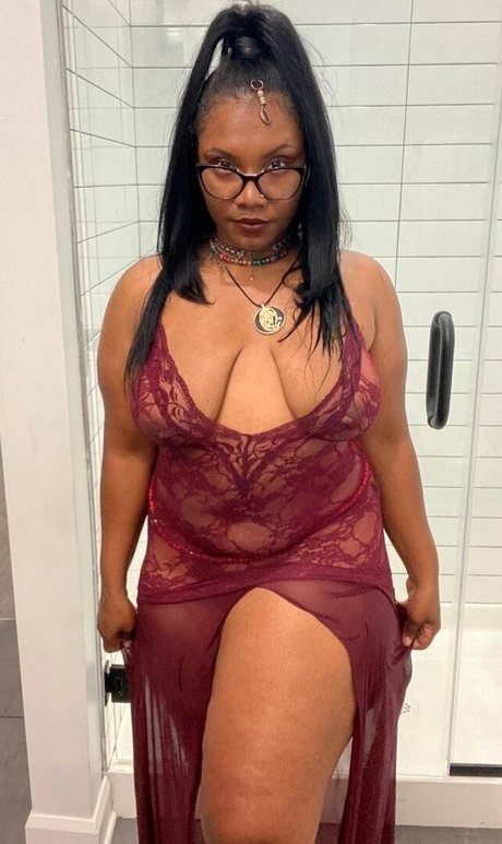 Fearlessaura beautiful actress picture