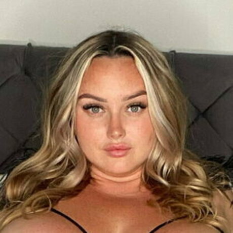 bustyhollyfree art actress pic