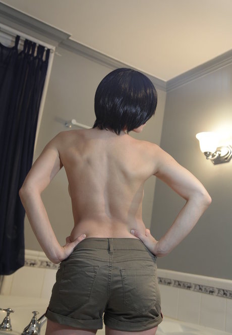 Little Finch xxx pornstar archive