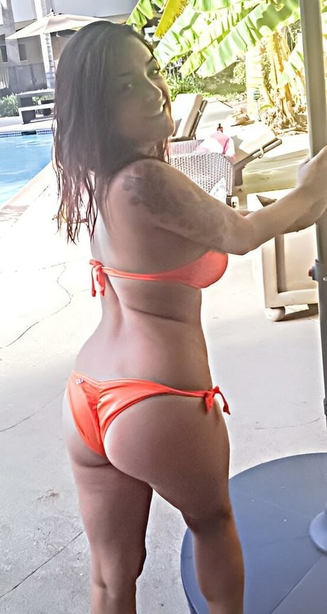 Ashley Smutts art model picture