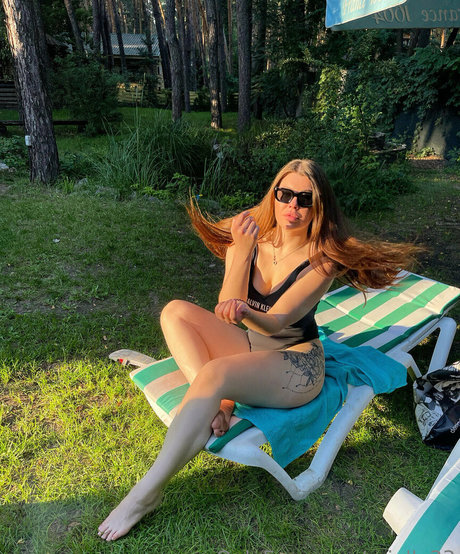 val candy model erotic picture