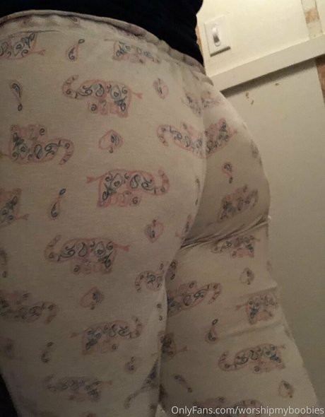 worshipmyboobies pretty model image