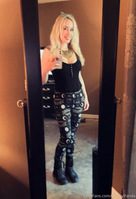 malloypanda star pornographic image