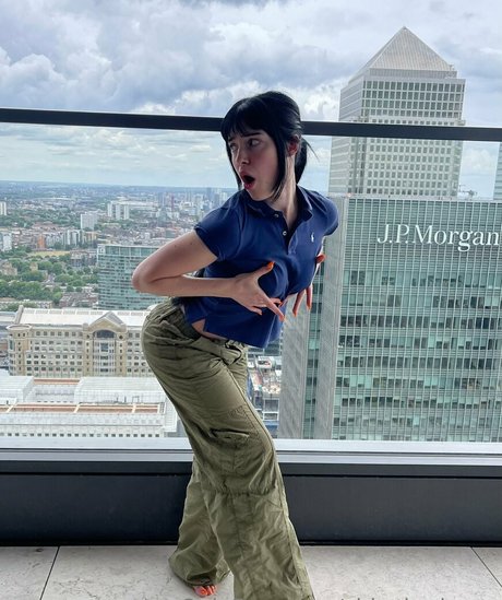 chloehodgson hd actress pic