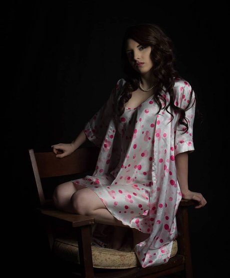 Chelsie Deville pretty pornstar photos