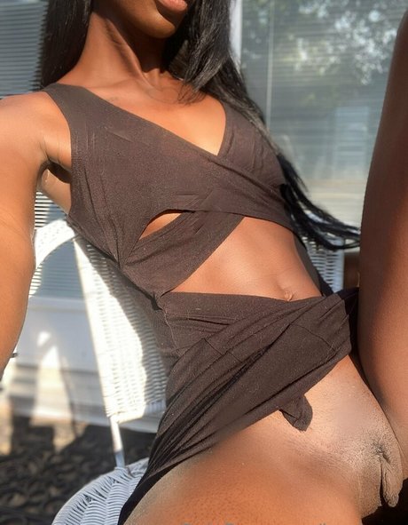 LomlZara pornstar art pics