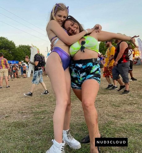 Chloe Mettenbrink star hot archive