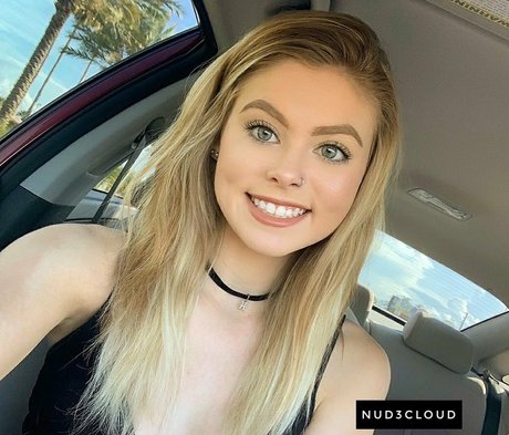 Chloe Mettenbrink model hd images