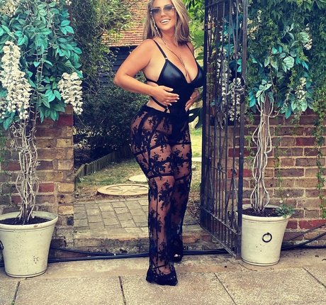 Victoria Love adult star archive