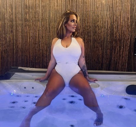 Victoria Love star naked images