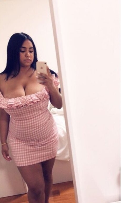 mynamesydalia star hot image