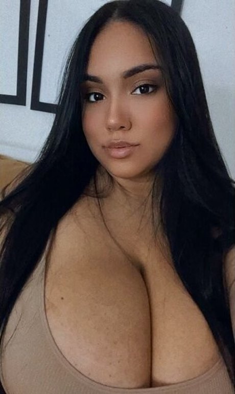 mynamesydalia hot star img