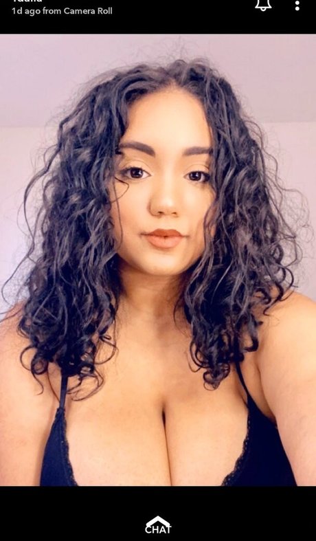 mynamesydalia model top image