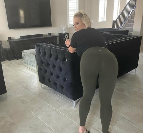 Chelsey Ashley top model image