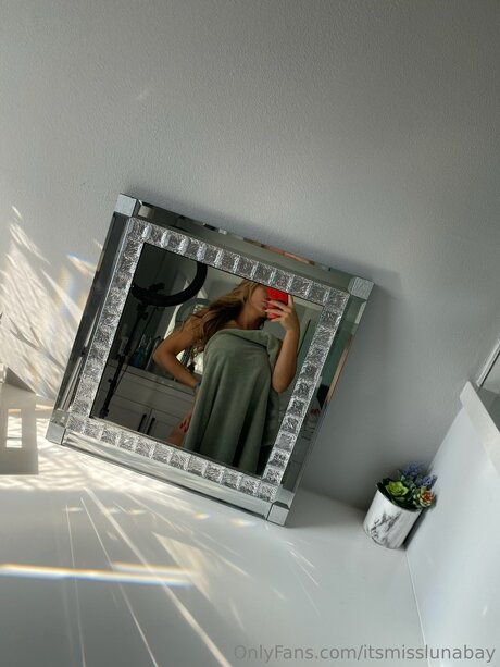 Itsmisslunabay pornstar nude picture