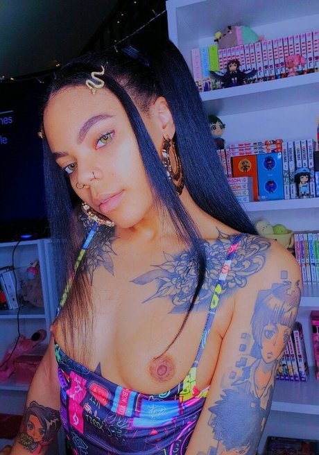 Cateyesenpaii naked model pictures