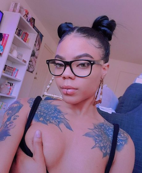 Cateyesenpaii nude pornstar galleries