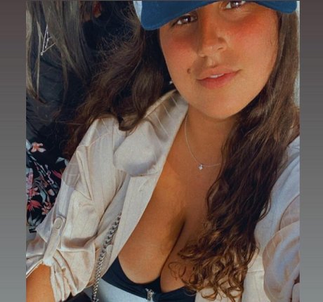 Coral Hagag model free pic