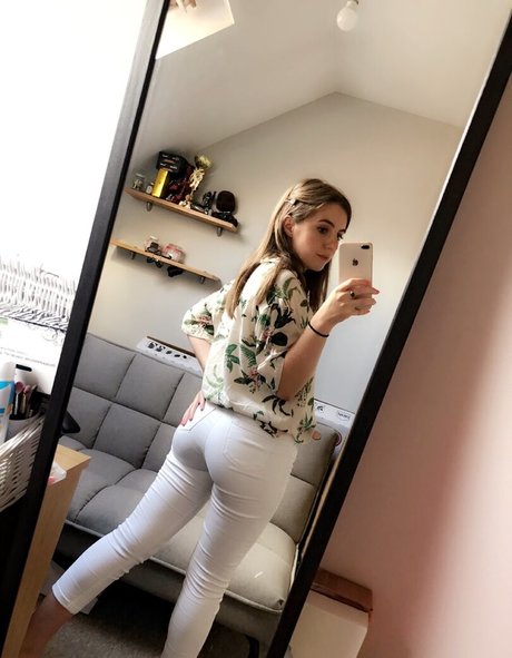 Averytinyleaf model art archive