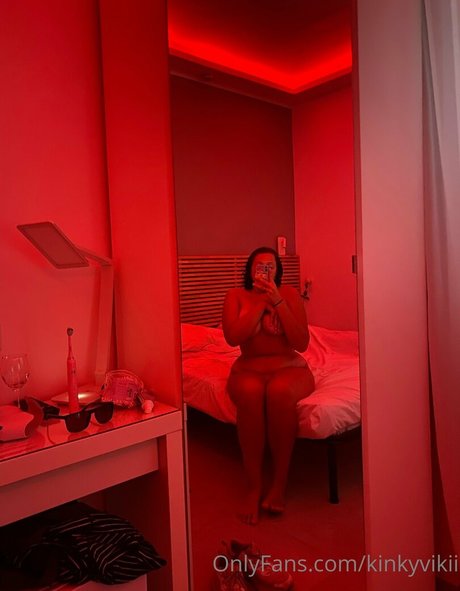 kinkyvikii exclusive star photos