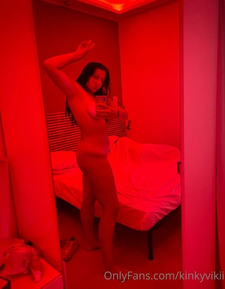 kinkyvikii erotic model pictures