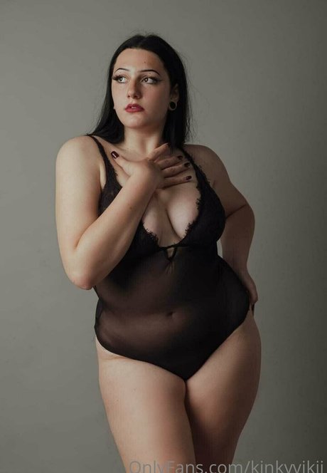 kinkyvikii free actress images