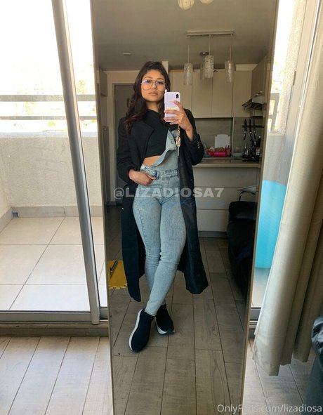 lizadiosa model naked image