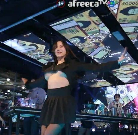 Siw0ns_ model pretty image