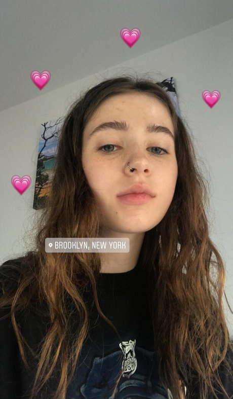 Clairo sexy actress photos