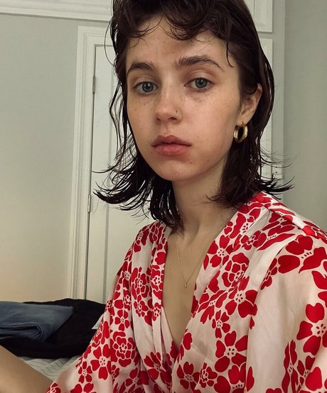 Clairo beautiful pornstar image