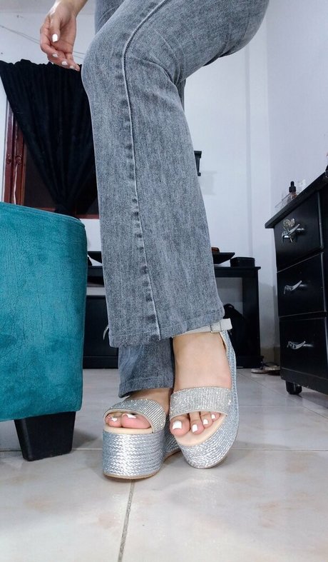 Angiiefeet pornstar sexy photo