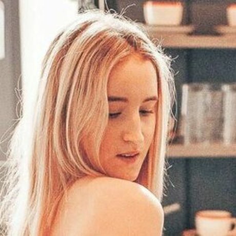 LailaLaurent high quality model images