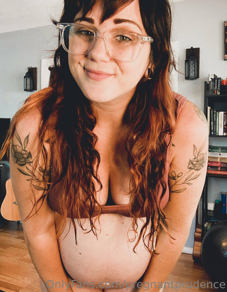 pregnantprudence naked star gallery