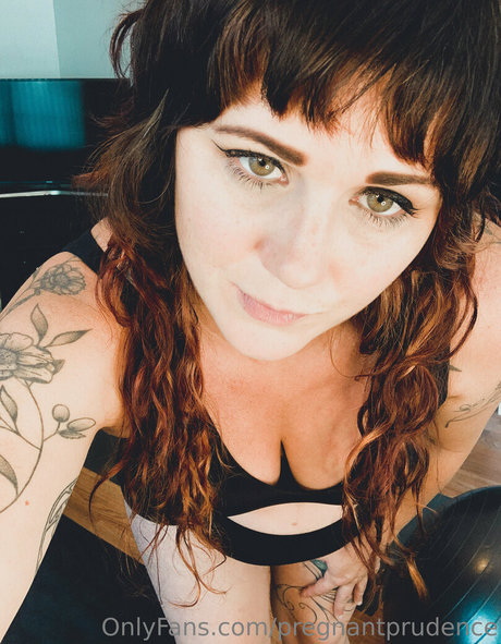 pregnantprudence nude model pics